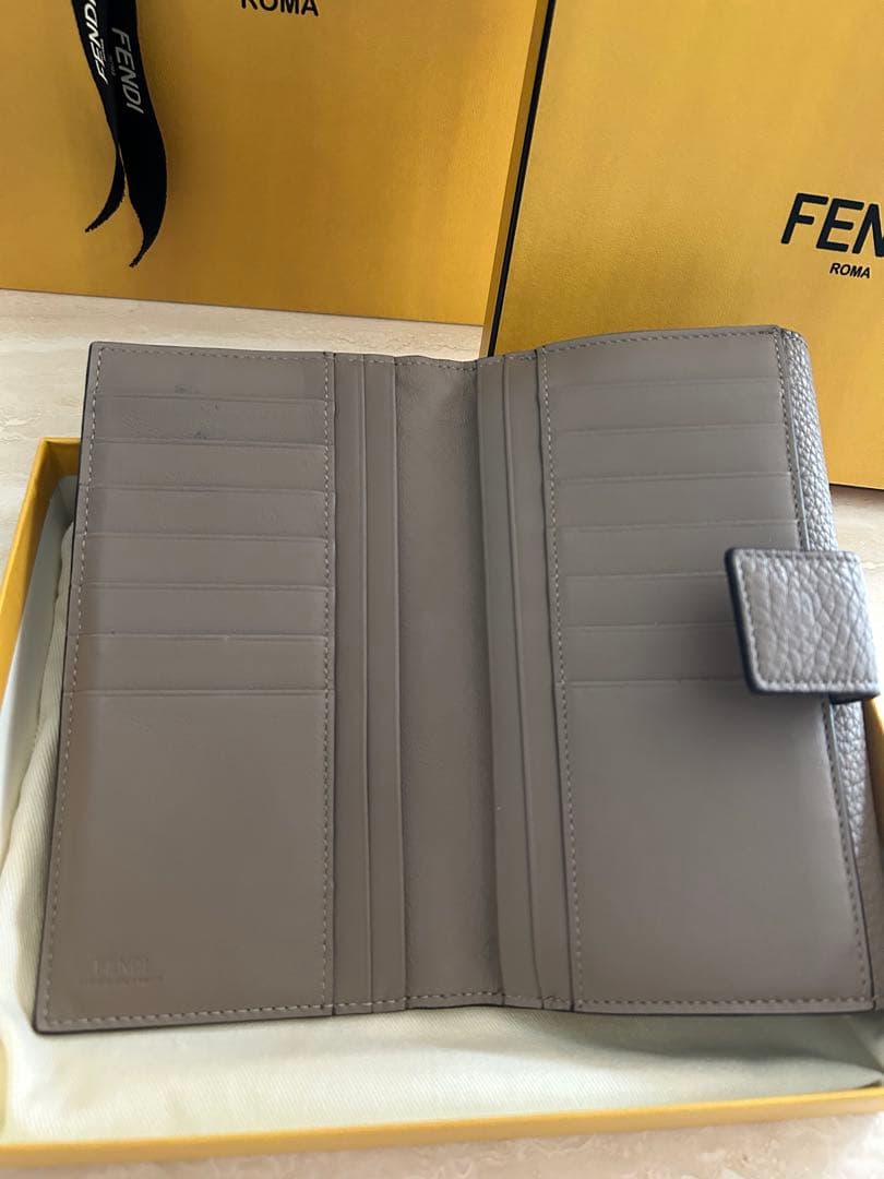 FENDI長財布 ピーカブー