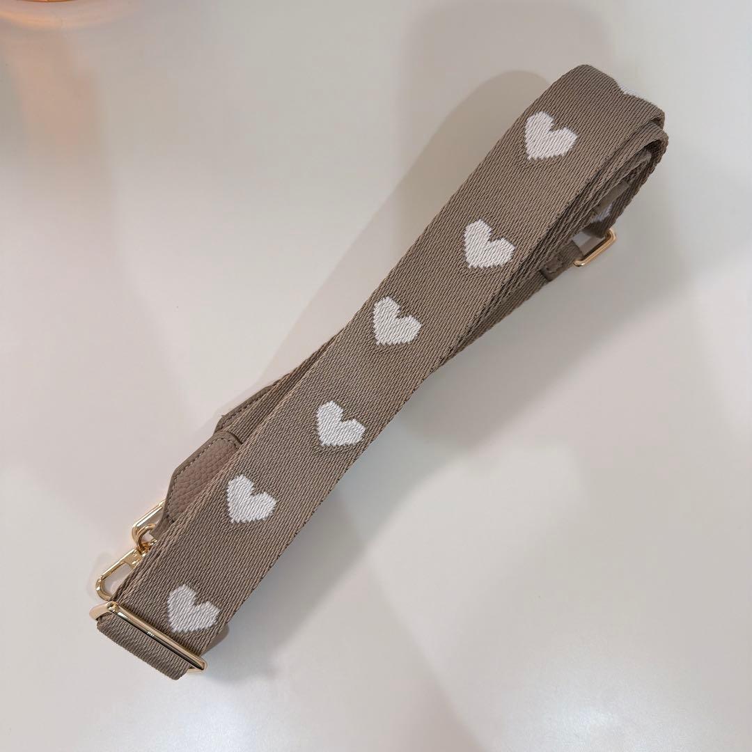 custype ハートデザインポーチ グレージュ iPhone17pro