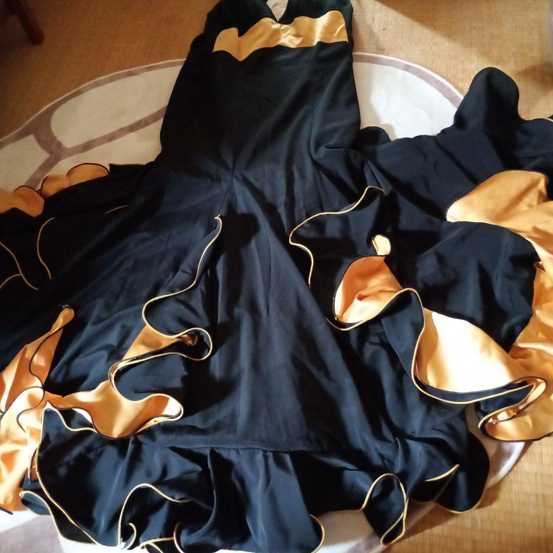 フラメンコ衣装 　黒と黄金系のシックなデザイン