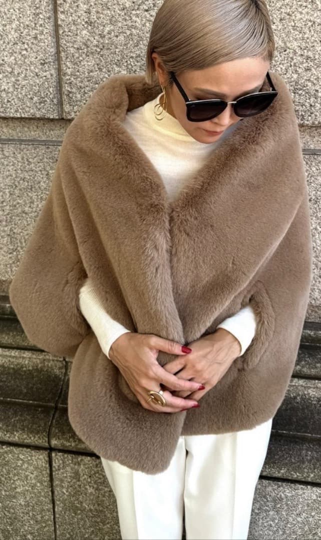 ☆今期分☆新品未使用 タグ付き⭐︎JENNE リッチボリュームファーケープ