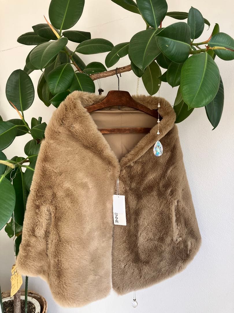 ☆今期分☆新品未使用 タグ付き⭐︎JENNE リッチボリュームファーケープ