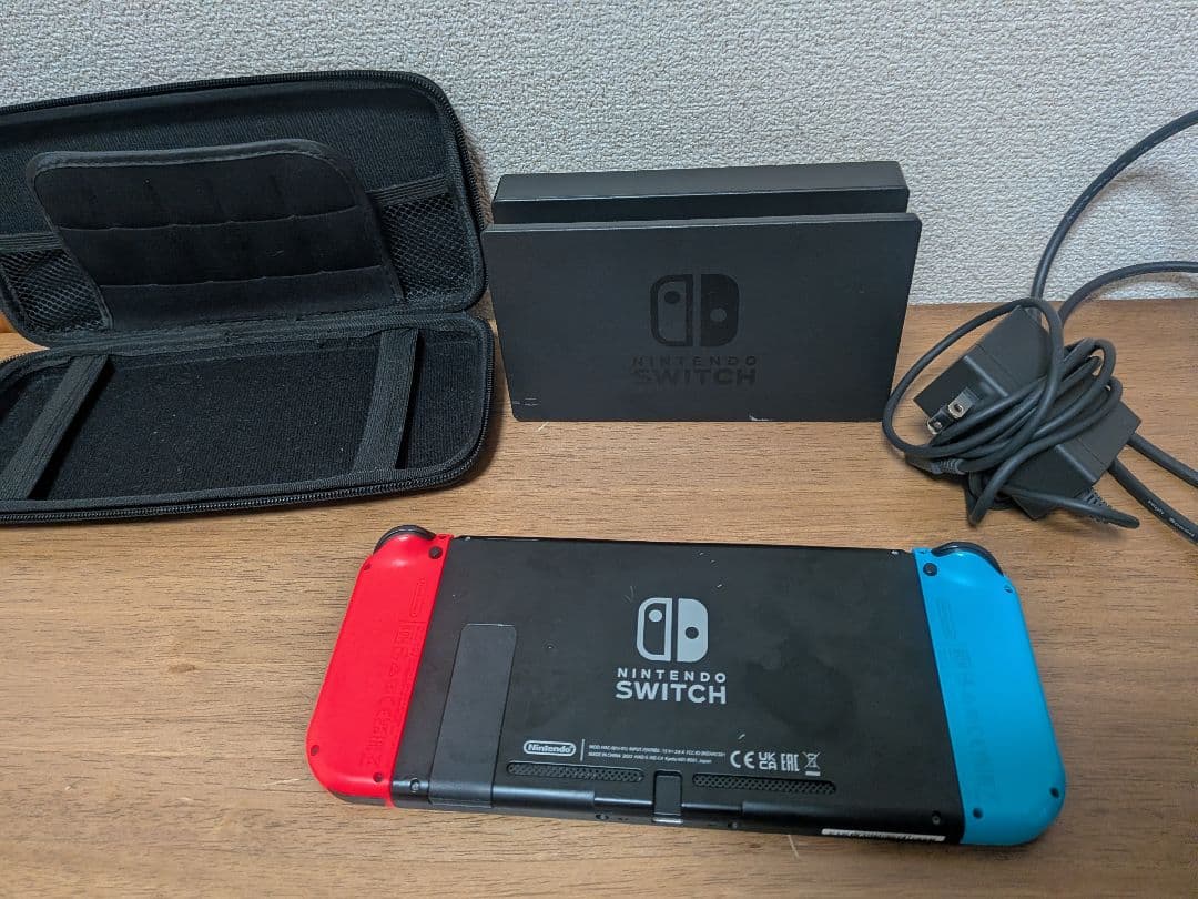 任天堂Switch本体、ケース