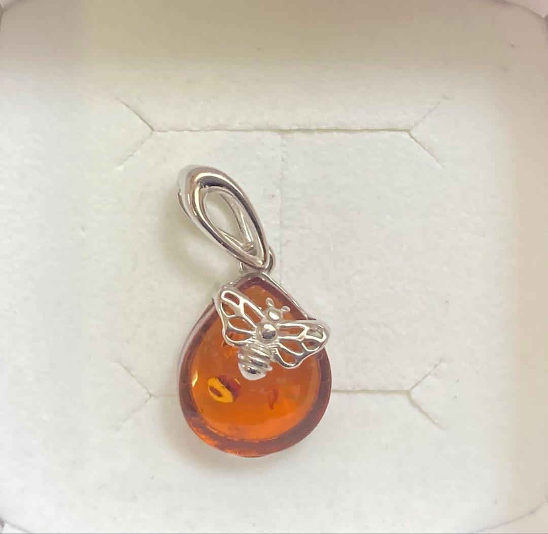 【新品】S&A トップ 蜂　シルバー　万博・ポーランド館　琥珀　ネックレス