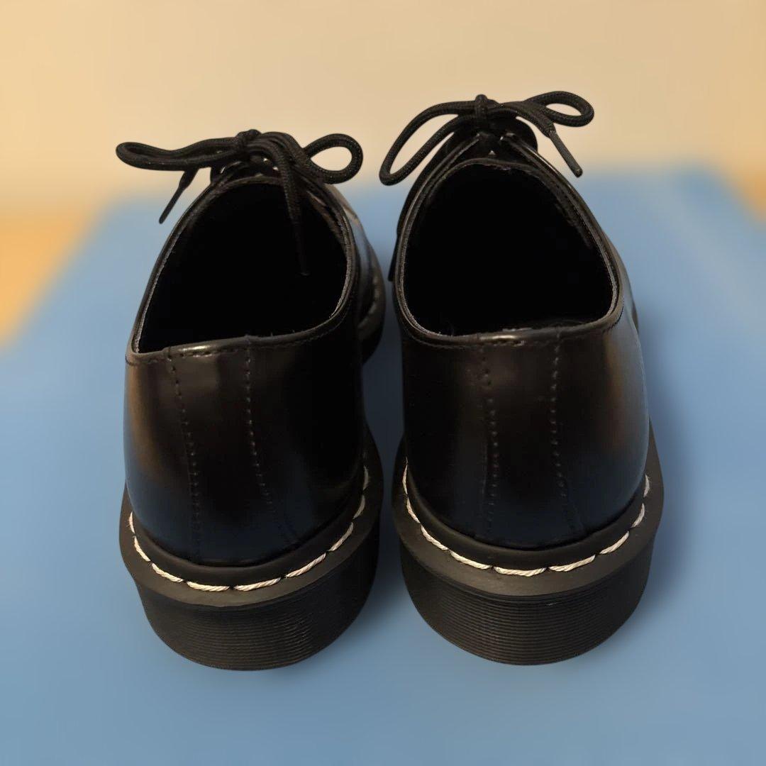 ホワイトステッチ3 ホールシューズ　ドクターマーチンUK7、26.0