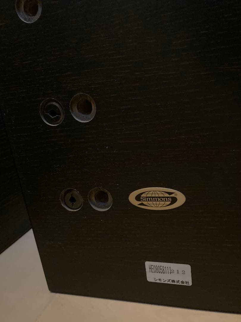 【かまぼこ】①シモンズ　フレーム＋マットレス　シングル1台（写真左側1台）