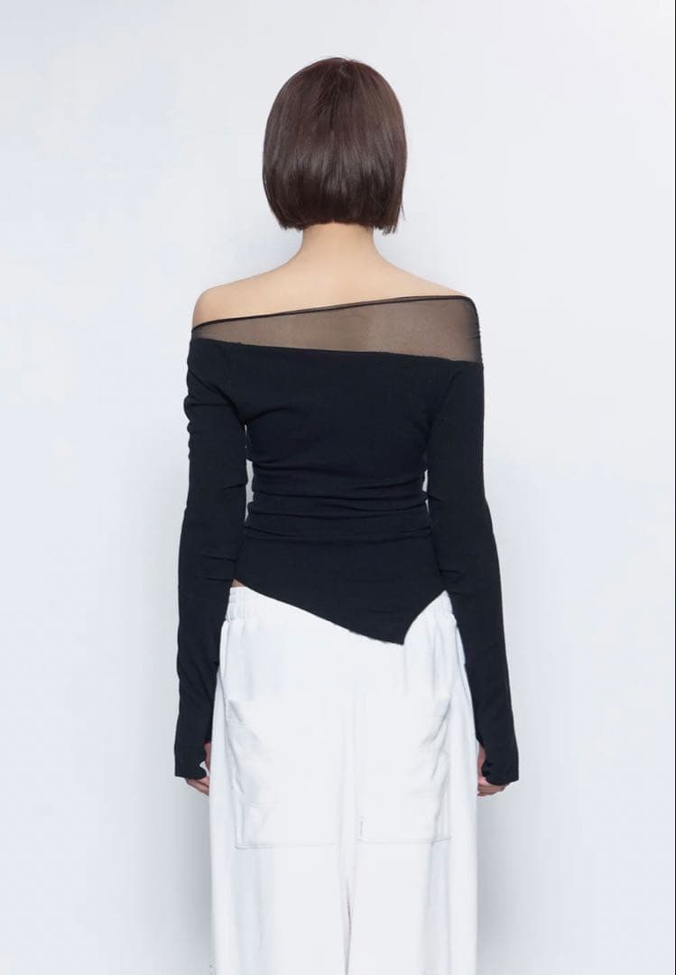 THEREDTHREAD トップス