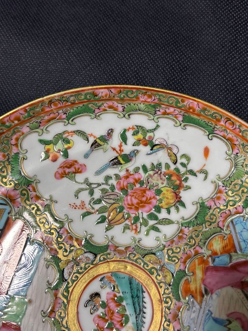 中国古美術品　清の時代　金彩粉彩人物花鳥中皿　21cm