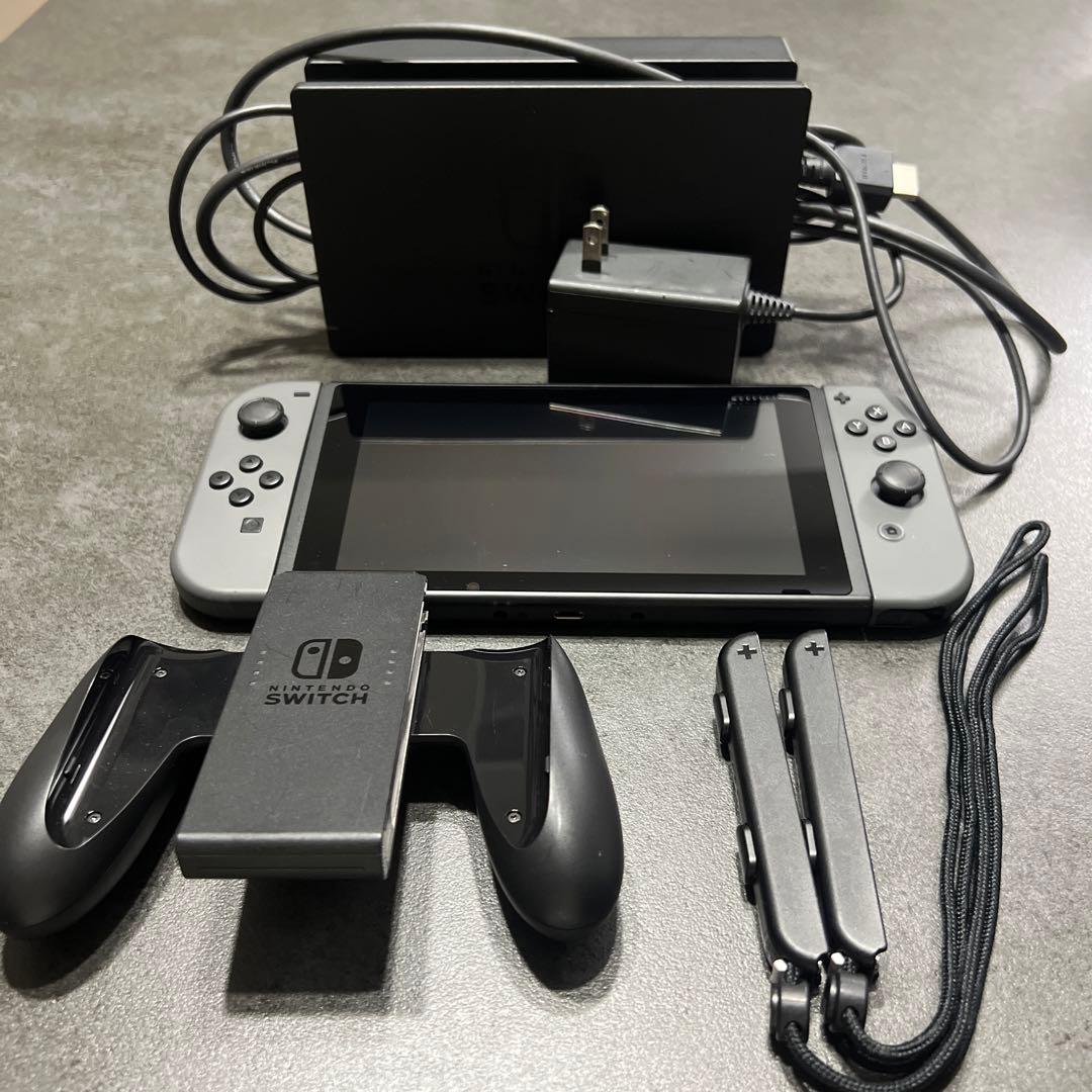 Nintendo Switch 本体　ドック　ストラップ　グリップ　充電器付き