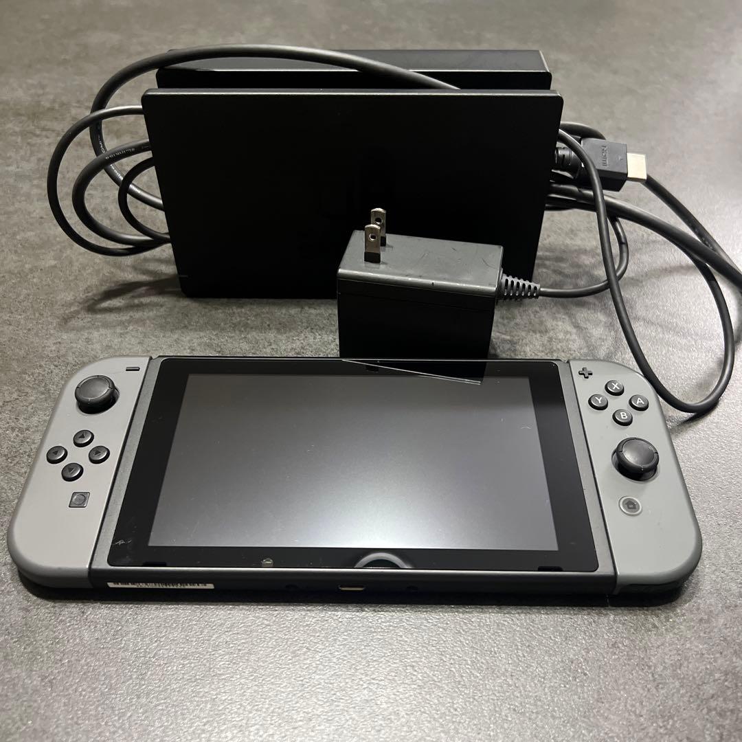 Nintendo Switch 本体　ドック　ストラップ　グリップ　充電器付き