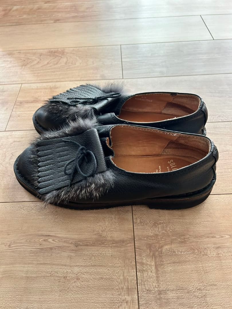 SOLVIERE MANOLETTE　ブラック フリンジ付き