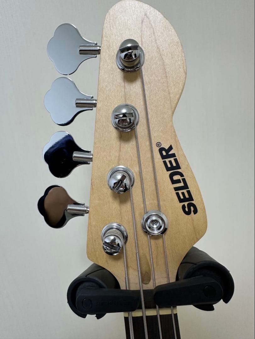 期間限定値下げ！SELDER エレキベース ソフトケース付き 黒 白