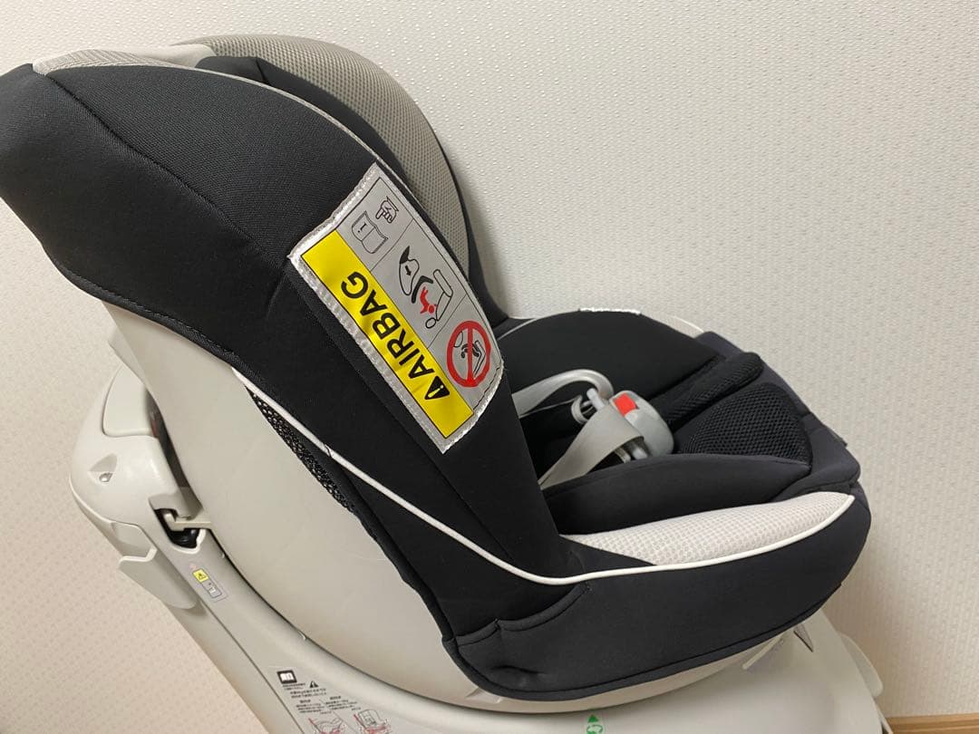 エールべべ　クルットntプレミアムw チャイルドシート　モノブラック