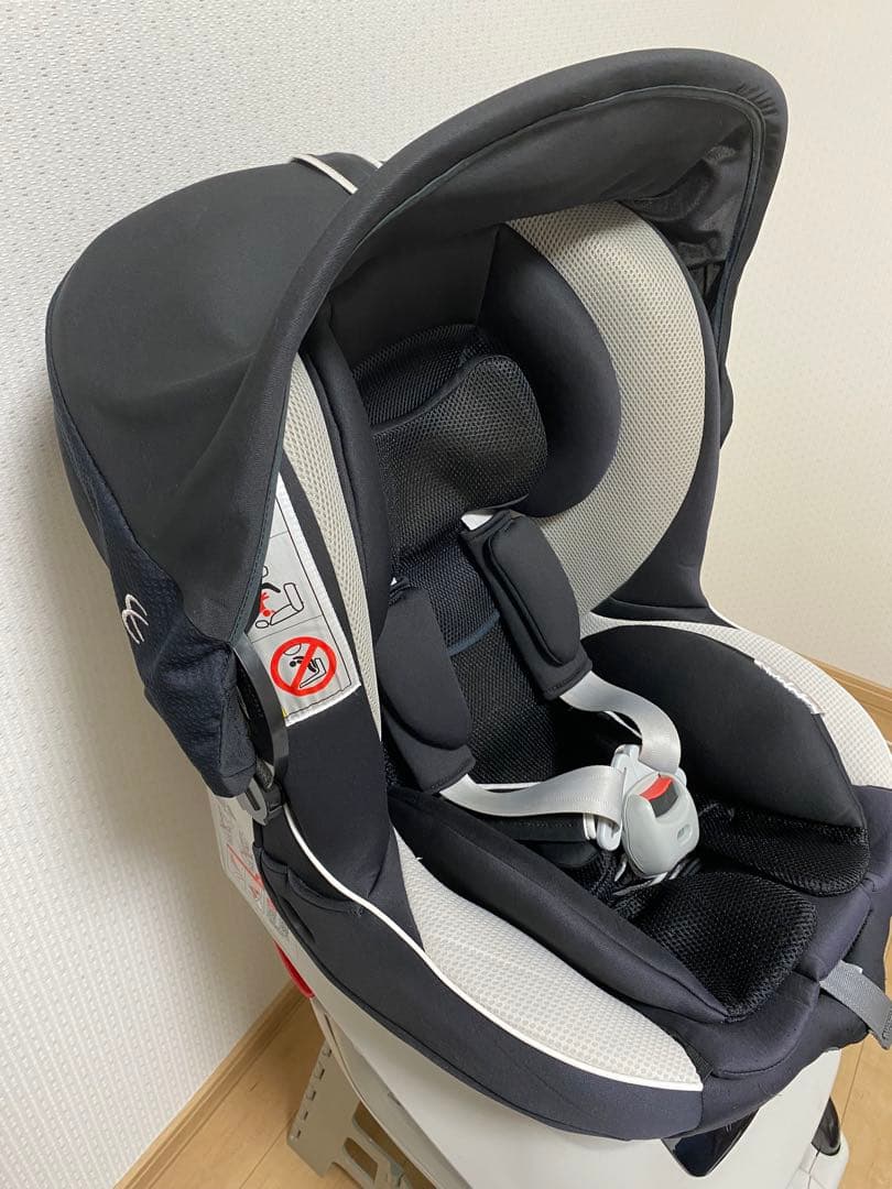エールべべ　クルットntプレミアムw チャイルドシート　モノブラック