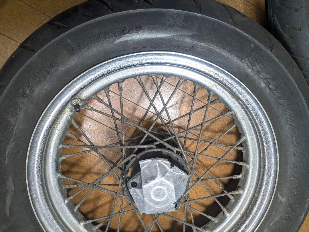 ハーレー純正　’93モデル　XLH883前後ホイール＆タイヤ　送料込み