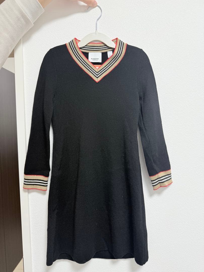 BURBERRY Vネックワンピース 6Y