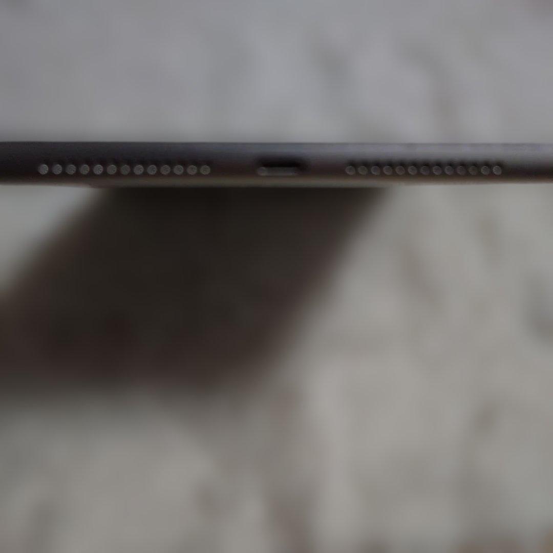 Apple iPad シルバー 本体9世代　WiFiモデル　画面キズ無し！！