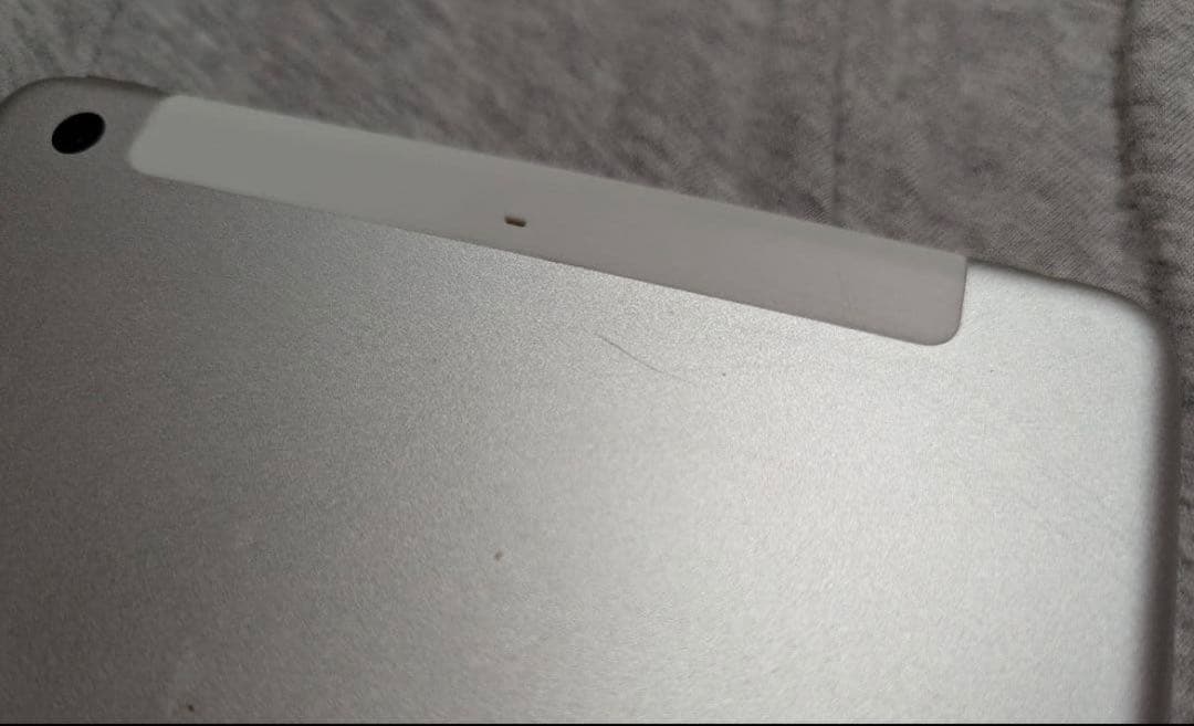 Apple iPad (第6世代) 64GB シルバー