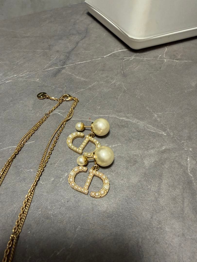 ディオール　Dior Tribal ピアス ゴールド メタル レジンパール