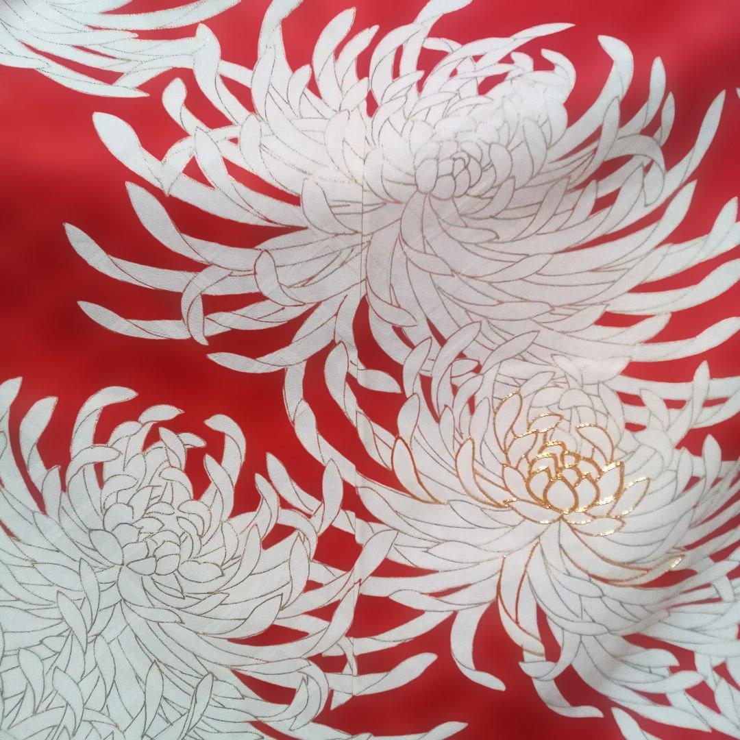 振り袖リメイクドレス　艶やか 赤に白い乱菊　金駒刺繍