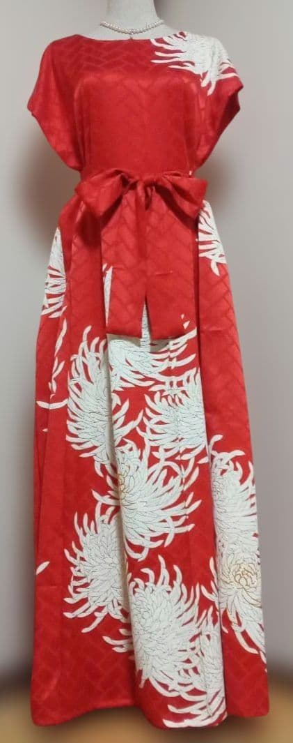 振り袖リメイクドレス　艶やか 赤に白い乱菊　金駒刺繍