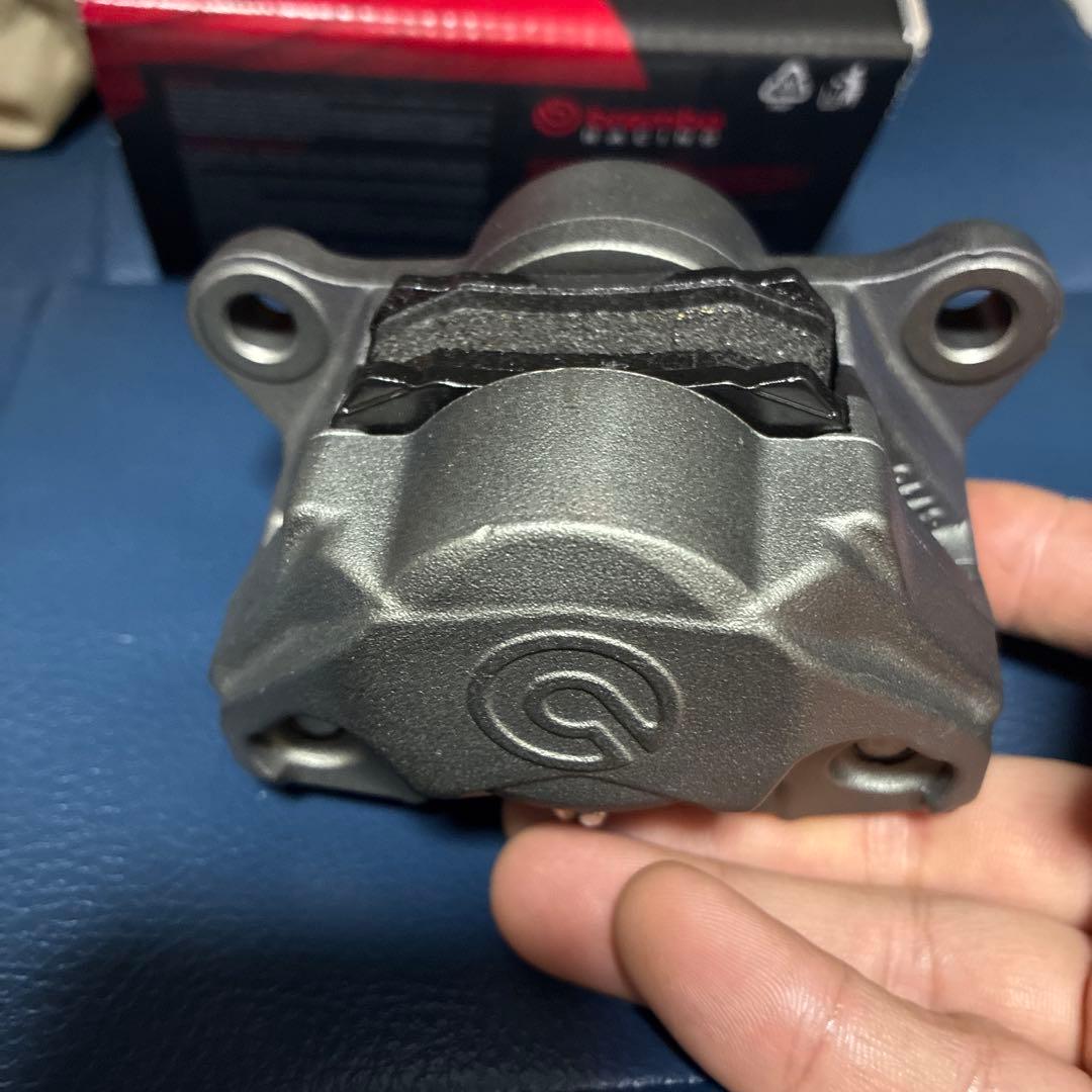 ブレンボ　カニキャリパー　チタンカラー　新品未使用