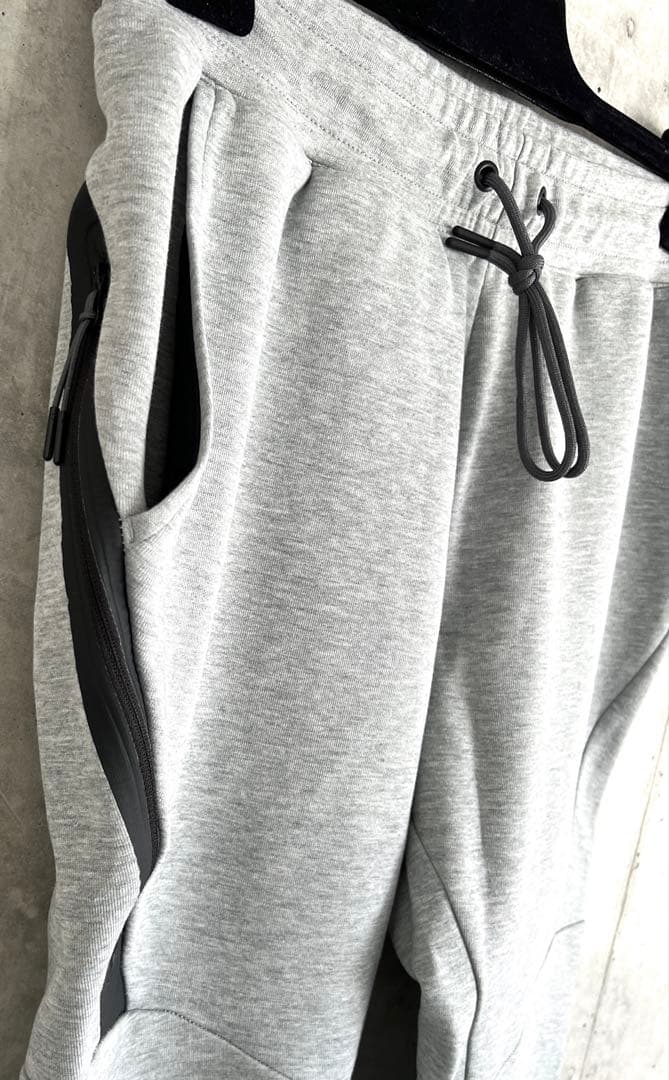 Nike テックフリースパンツ　M グレー ジョガーパンツ