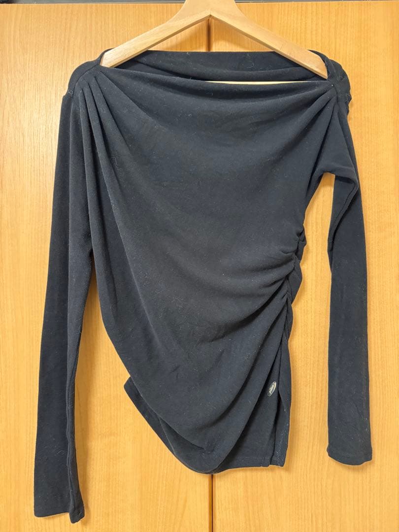 アシンメトリードレープロングスリーブトップス