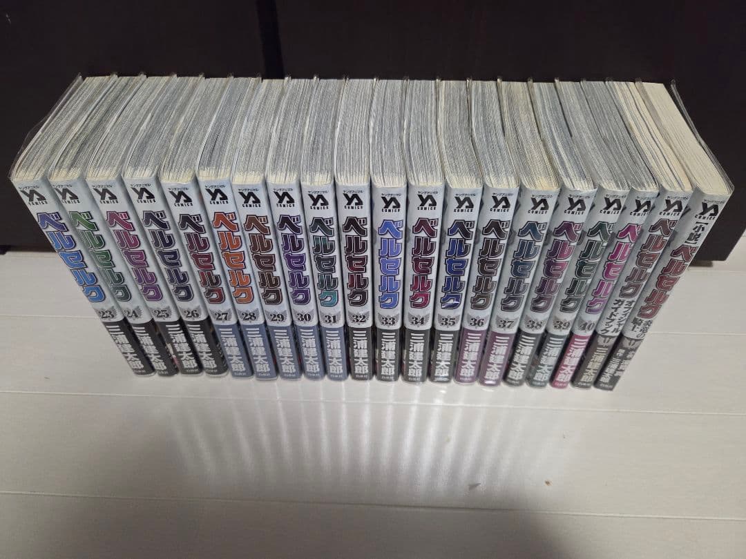 ベルセルク　漫画1~40巻セット+ガイドブックと小説　まとめ売り