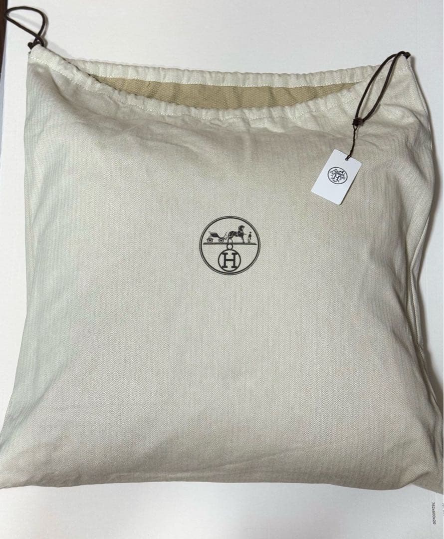 新品未使用 クッション 《アヴァロンIII》 PM グレー