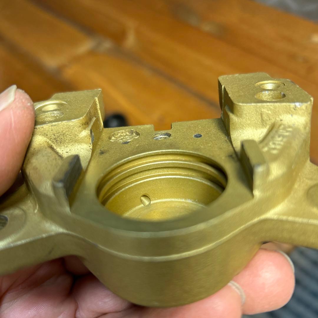 ブレンボ 旧カニ キャリパー