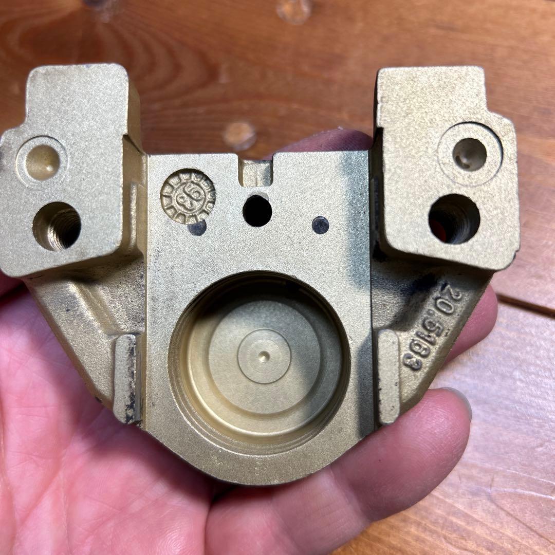 ブレンボ 旧カニ キャリパー