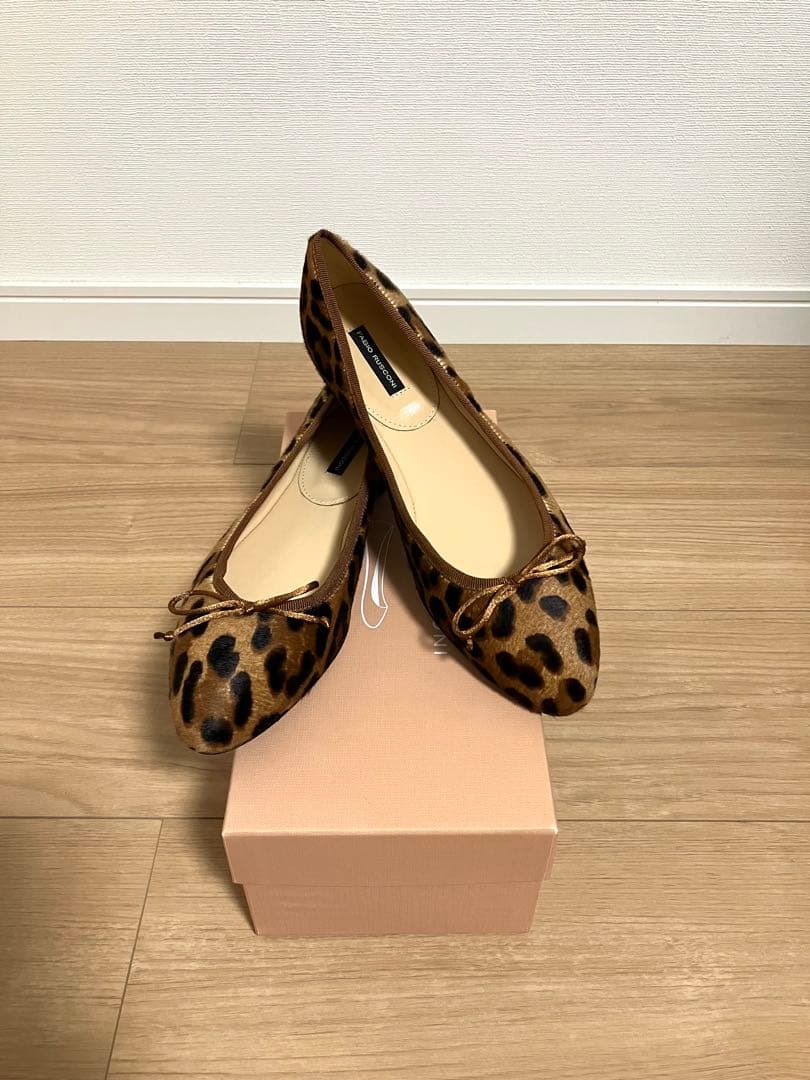 新品未使用　ファビオルスコーニ　ヒョウ柄フラットシューズ　38 リボン付き
