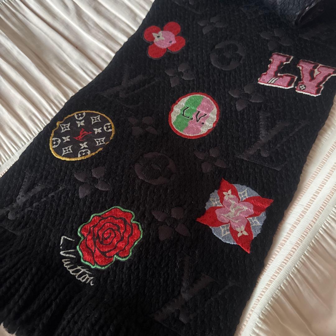 ルイヴィトン エシャルプ ロゴマニア マフラー LVストーリーズ ノワール