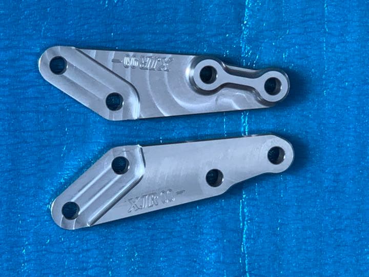 ウィリー XJR1300 Wheelie ビレット キャリパーサポート