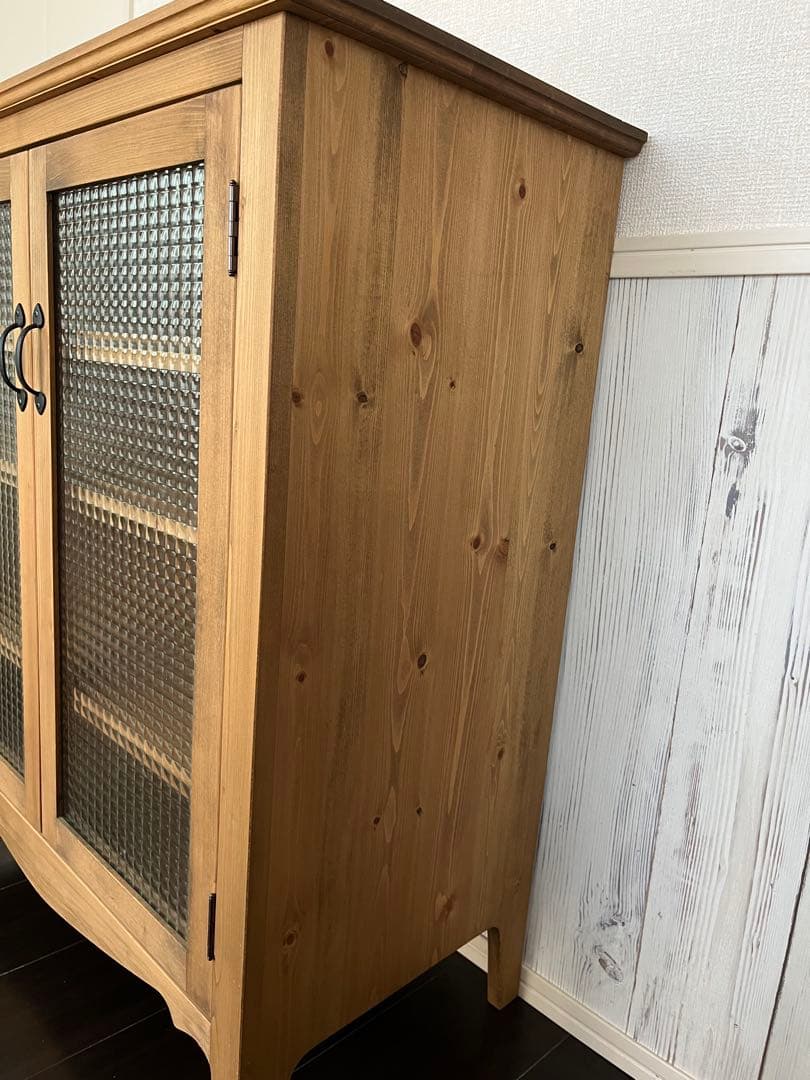 パイン無垢材 オーダーキャビネット チェッカーガラス扉