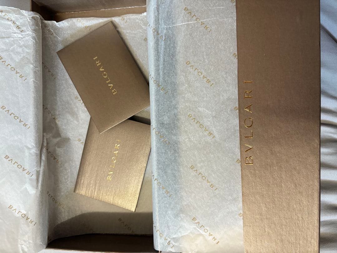 BVLGARI ホワイト 長財布　箱付き