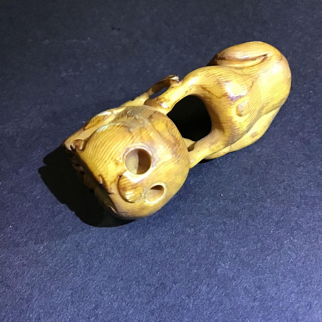 根付け「うさぎニ猿」　木彫刻