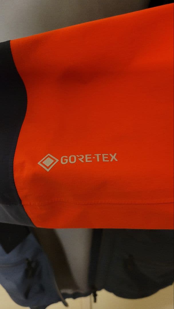 激安美品 PeakPerformanceビスライトツアージャケット上下【S】