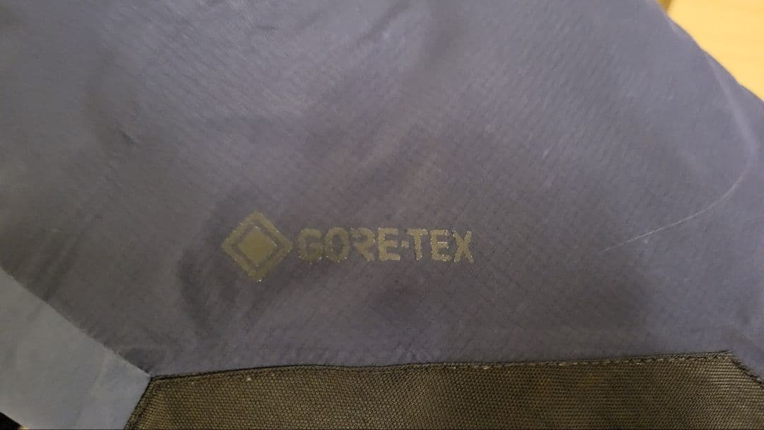 激安美品 PeakPerformanceビスライトツアージャケット上下【S】