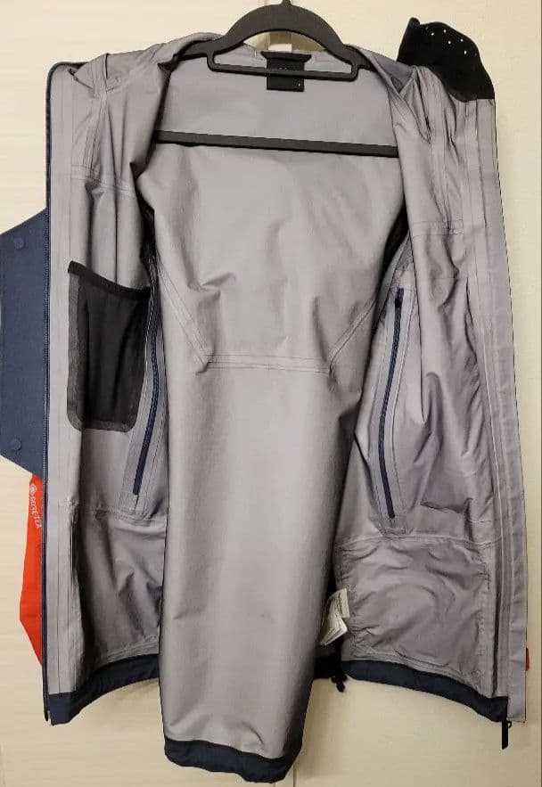 激安美品 PeakPerformanceビスライトツアージャケット上下【S】