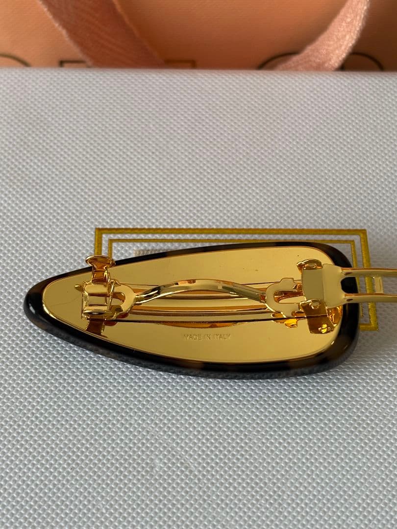 かわいい MiuMiu ヘアピン ヘアクリップ