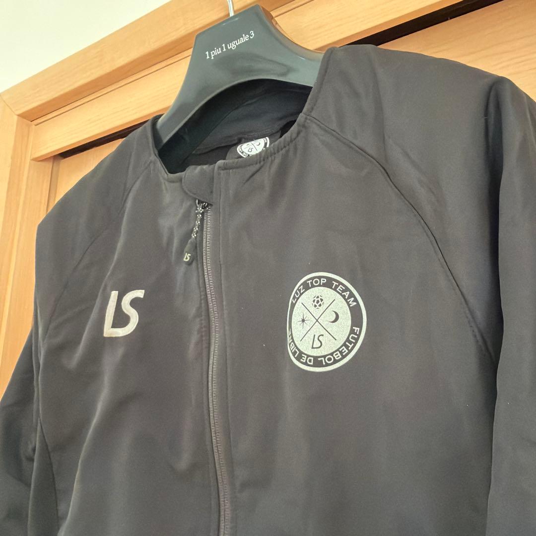 LS ブラックノーカラージャケット Luz Top Team