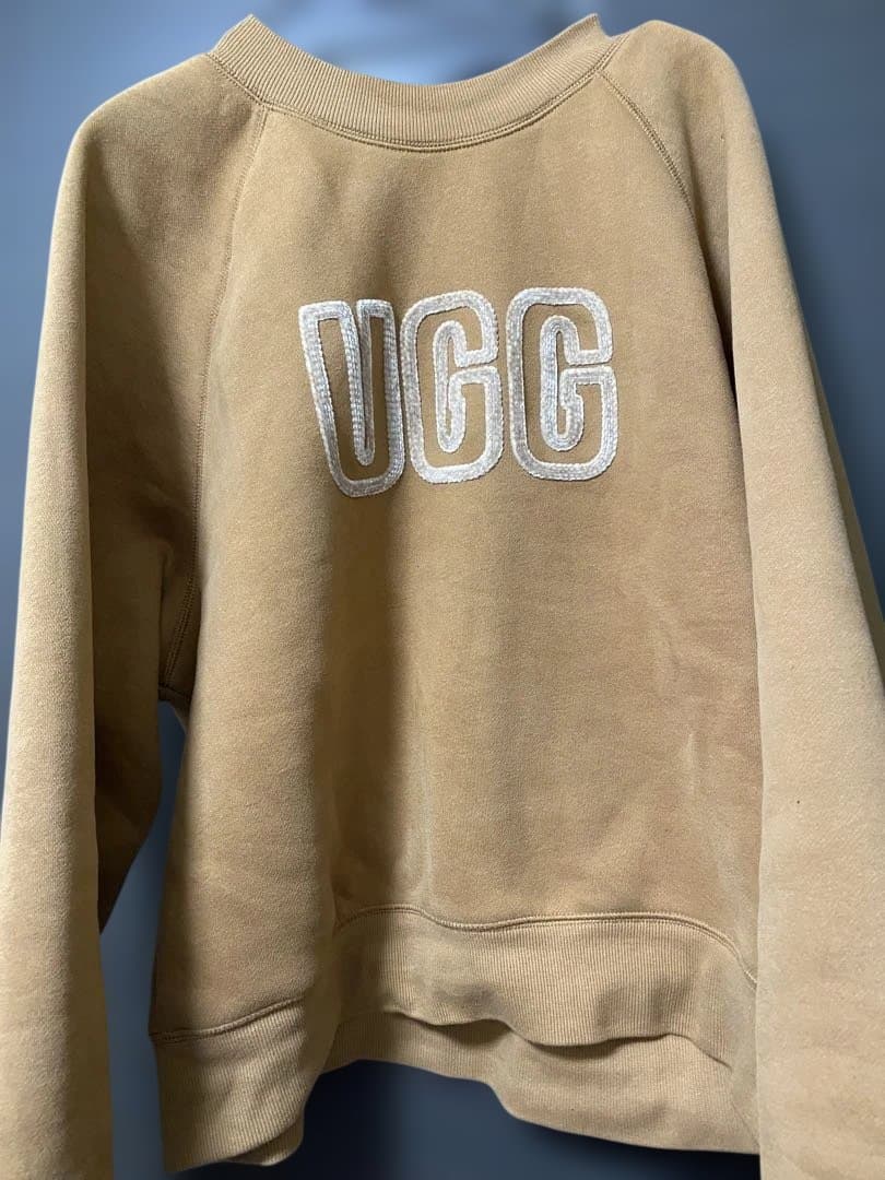 UGG ロゴ刺繍入り UGG Logo Crewneck トレーナー