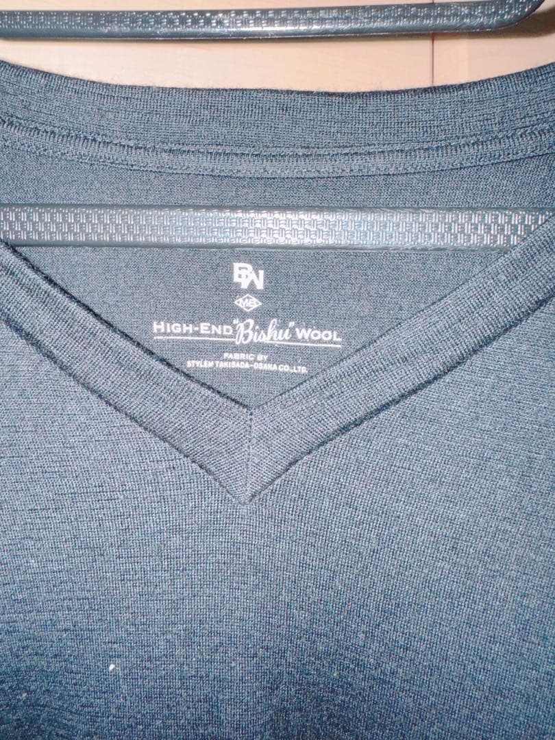 MBアイテム　尾州ウール　vネックカットソー