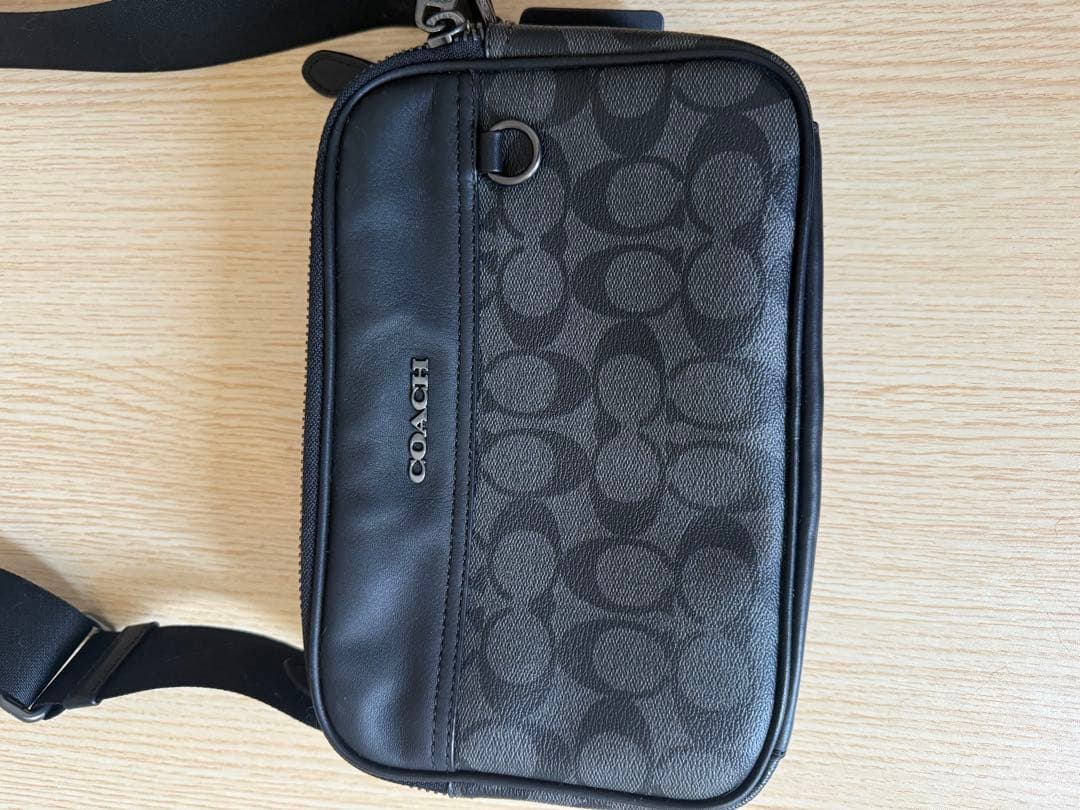 COACH ブラックレザーショルダーバッグ