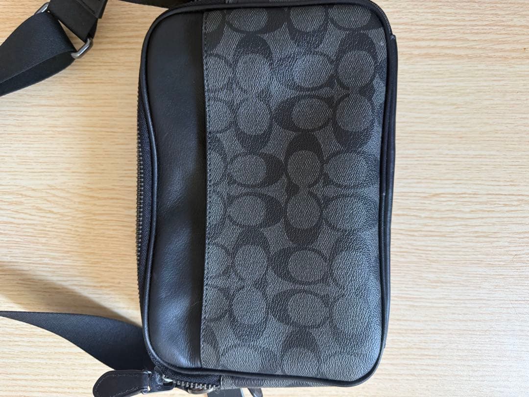 COACH ブラックレザーショルダーバッグ