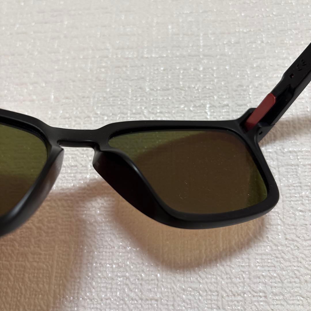 オークリー　latch ブラック サングラス　プリズム