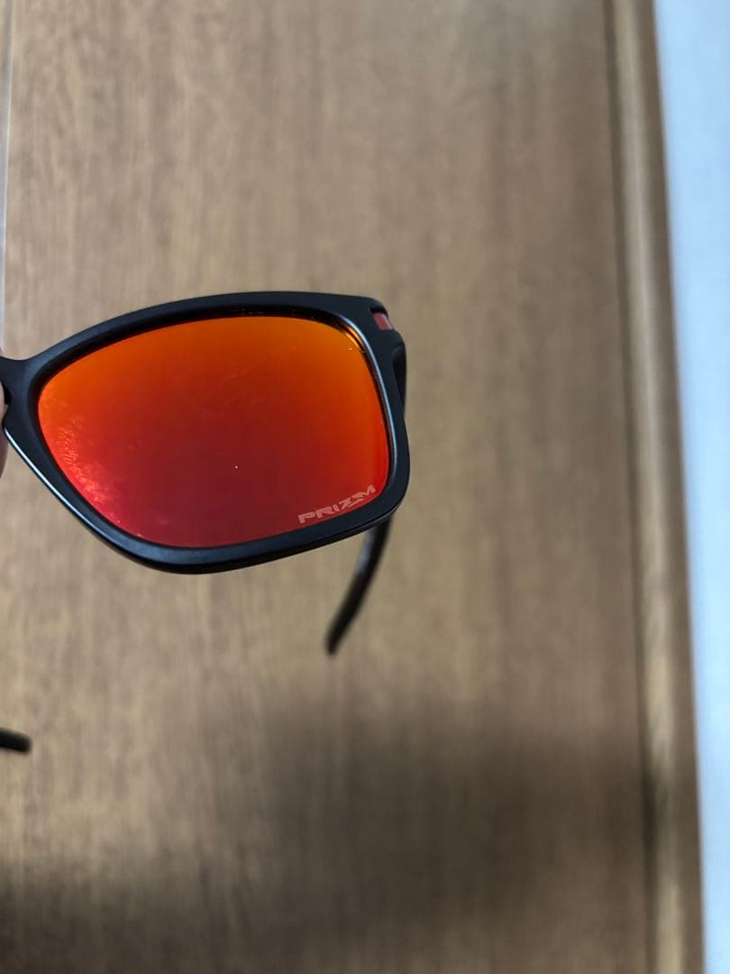 オークリー　latch ブラック サングラス　プリズム