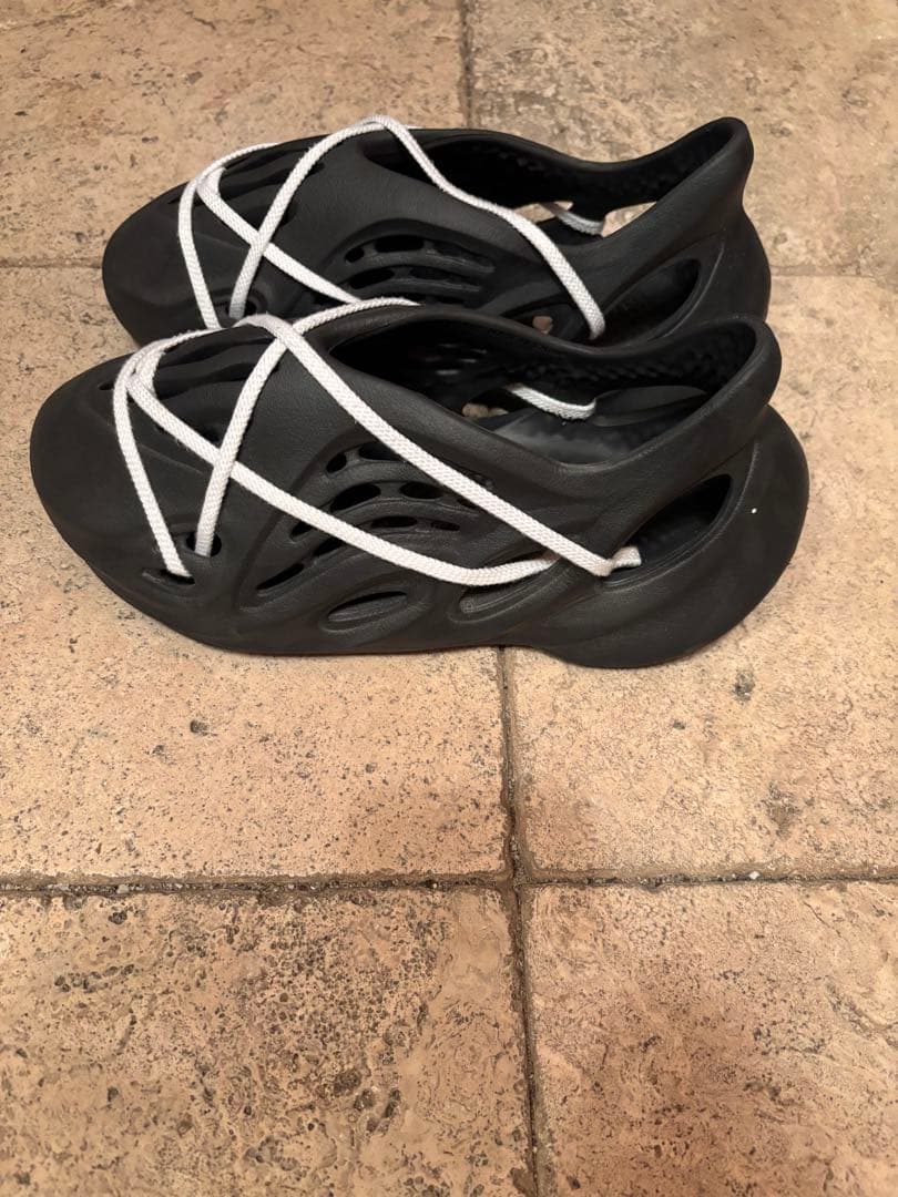 yeezy フォームランナー