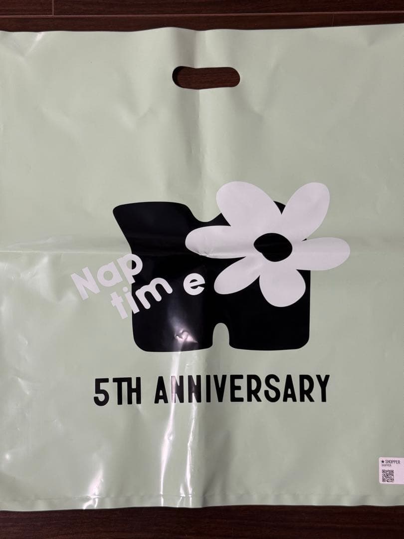 新品 naptime スウェット トレーナー ネイビー ショッパー Nissy